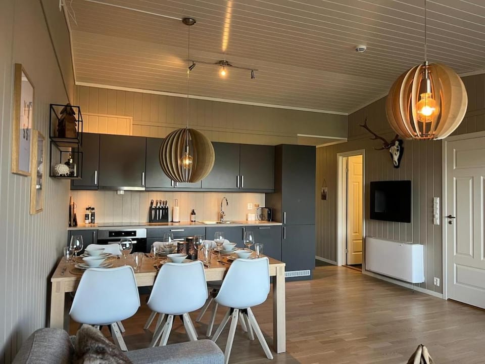 Luxury Lake & Mountain View Apartment - Balcony Apartment in Vestland