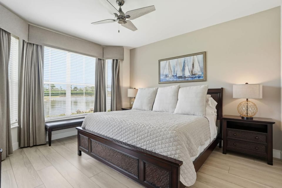 1512 - Nicely Updated with Golf and Lake View House in Lely Resort