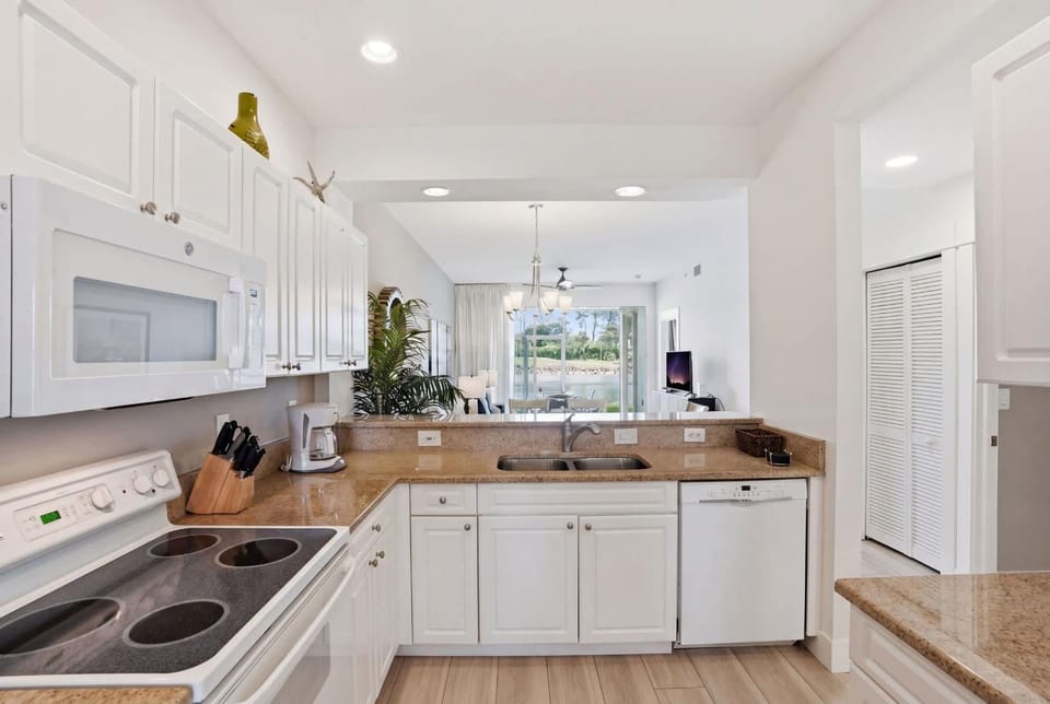 1512 - Nicely Updated with Golf and Lake View House in Lely Resort