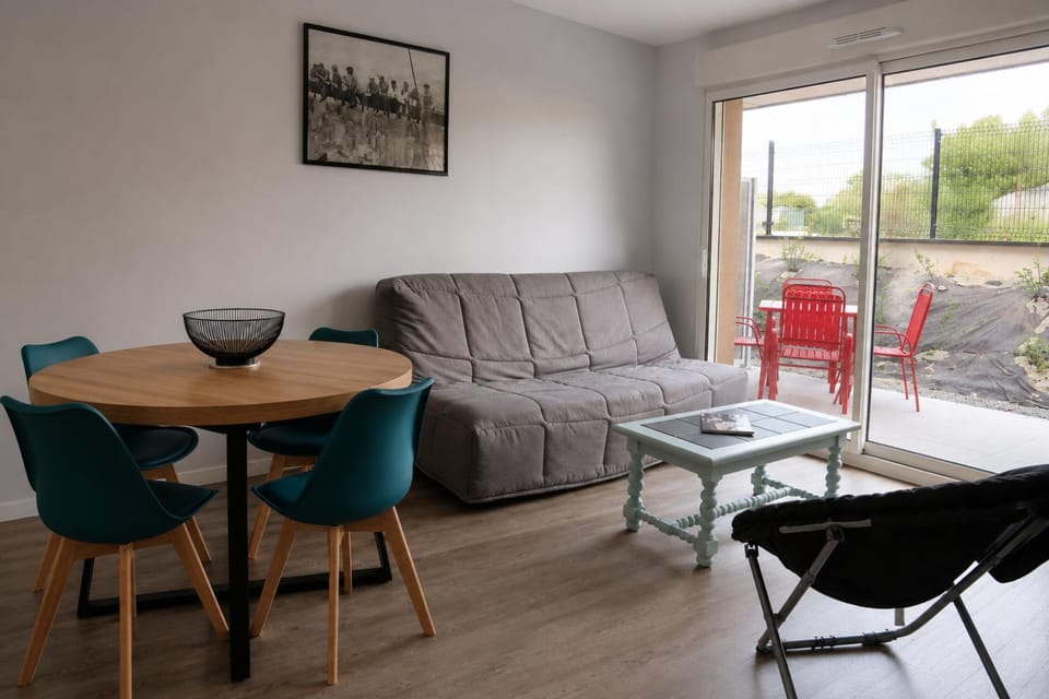 Living room, Dining area, Meals