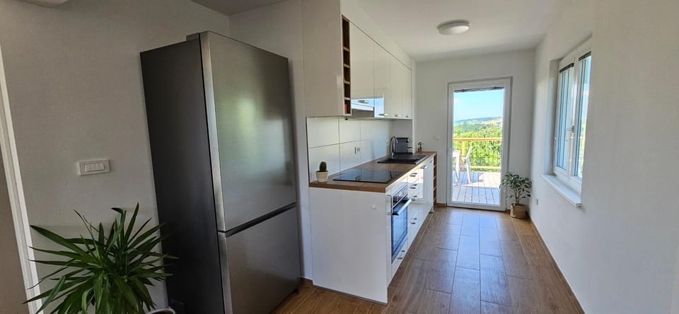 Kitchen or kitchenette, Decorative detail, heating, internet, oven, stove, kitchen, air conditioner