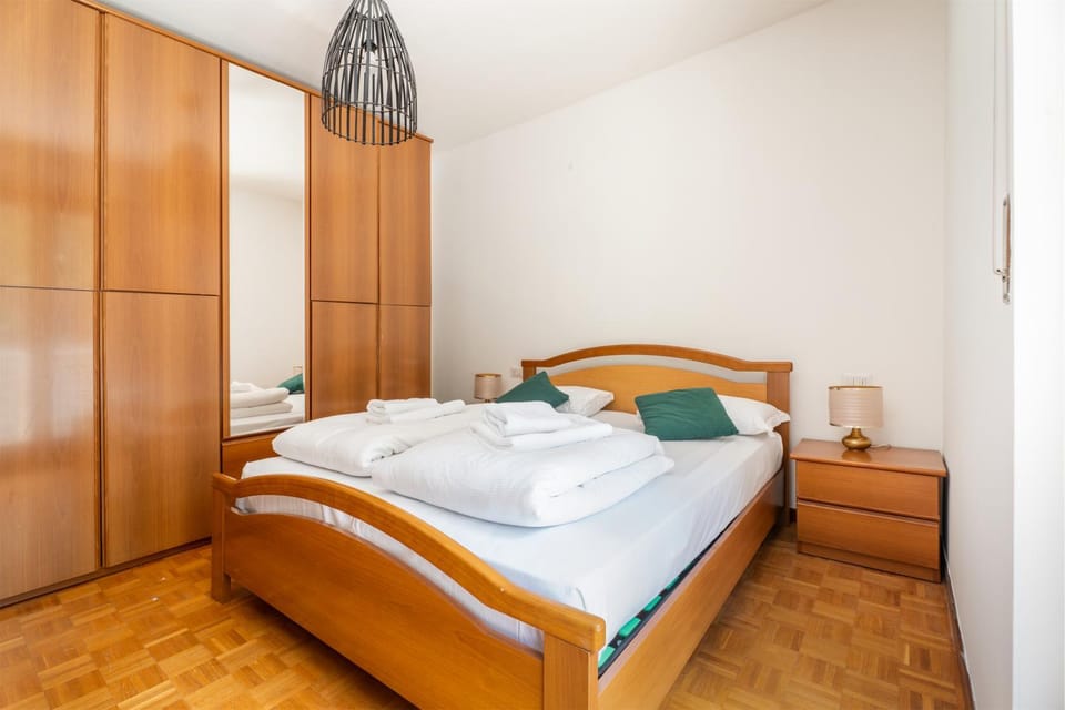 Bed, Photo of the whole room, Bedroom, wardrobe