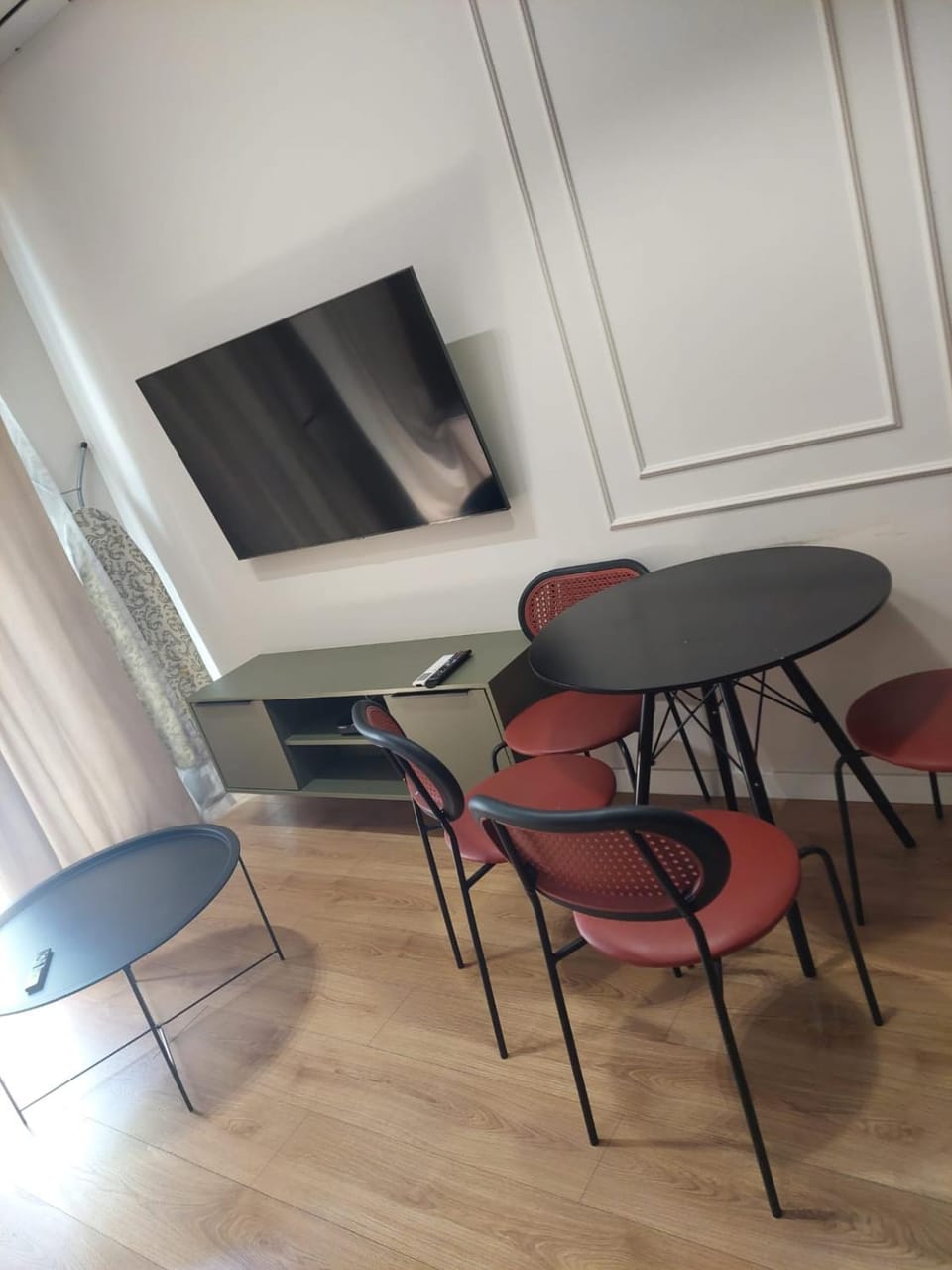 Communal lounge/ TV room, TV and multimedia, Dining area
