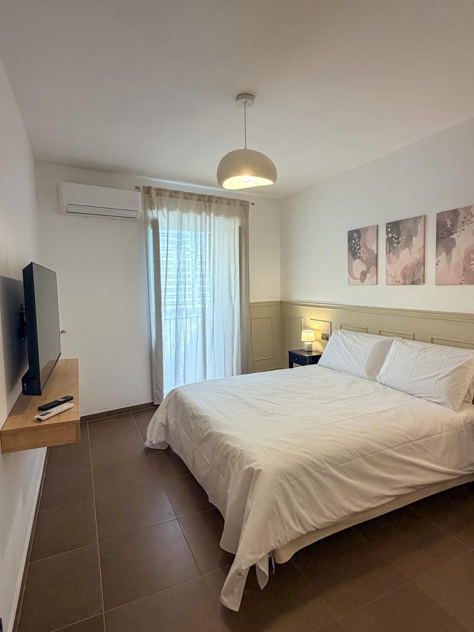 Bed, TV and multimedia, Bedroom, air conditioner