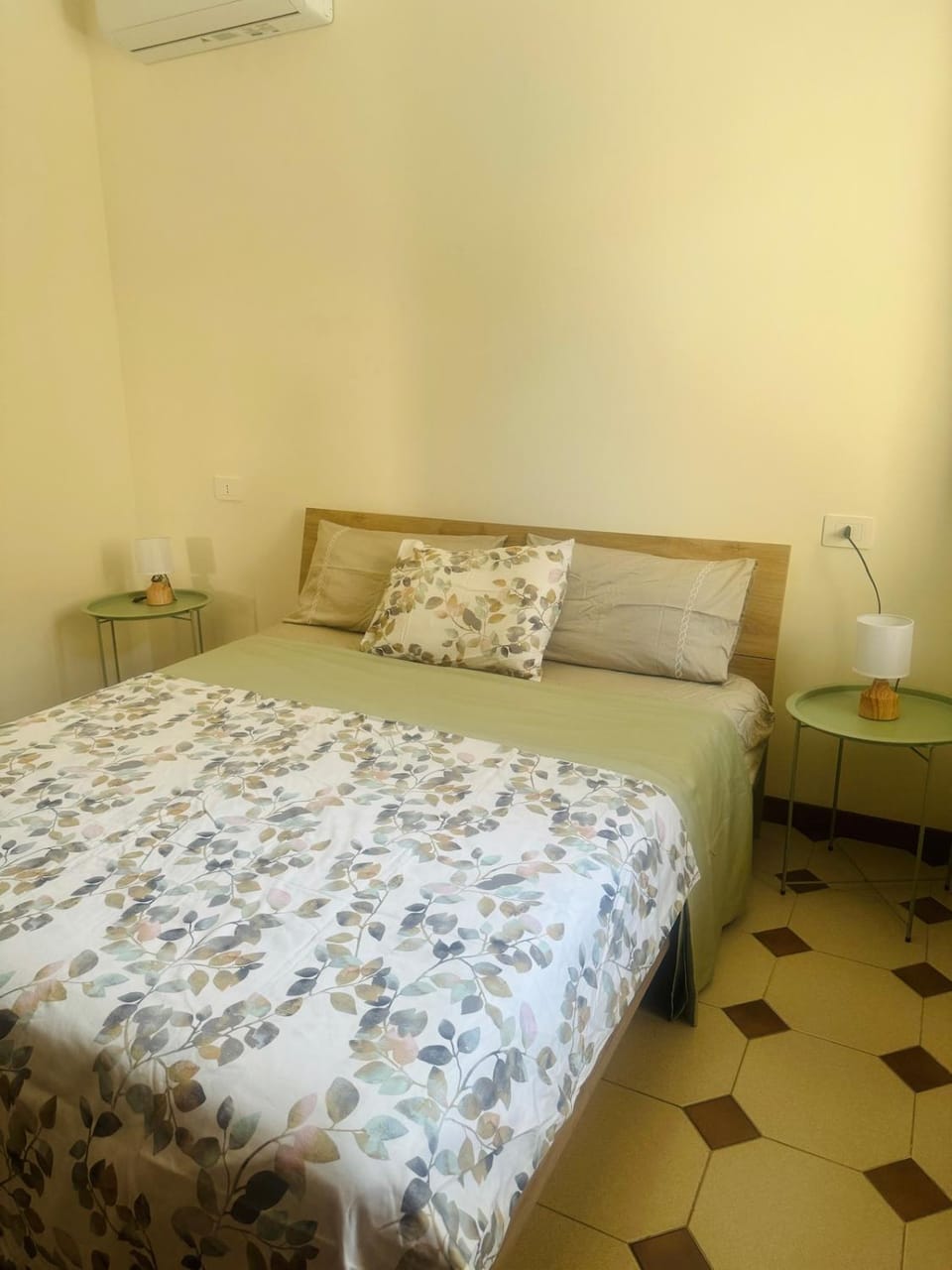 Bedroom, air conditioner
