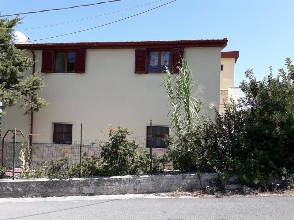 2 Appartamenti in villa vista mare con 5 oppure 9 posti Apartment in San Menaio