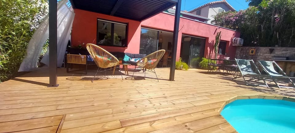 Piscine privée, jardin et parking au cœur de La Ciotat Apartment in La Ciotat