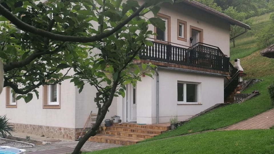 Property building, Day, Balcony/Terrace, Garden view, Swimming pool