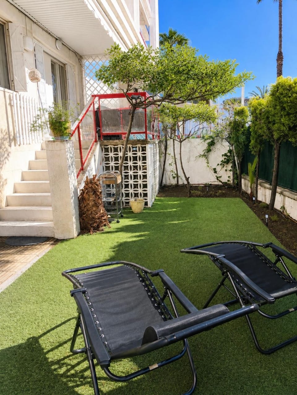 Patio, Day, Garden, sunbed
