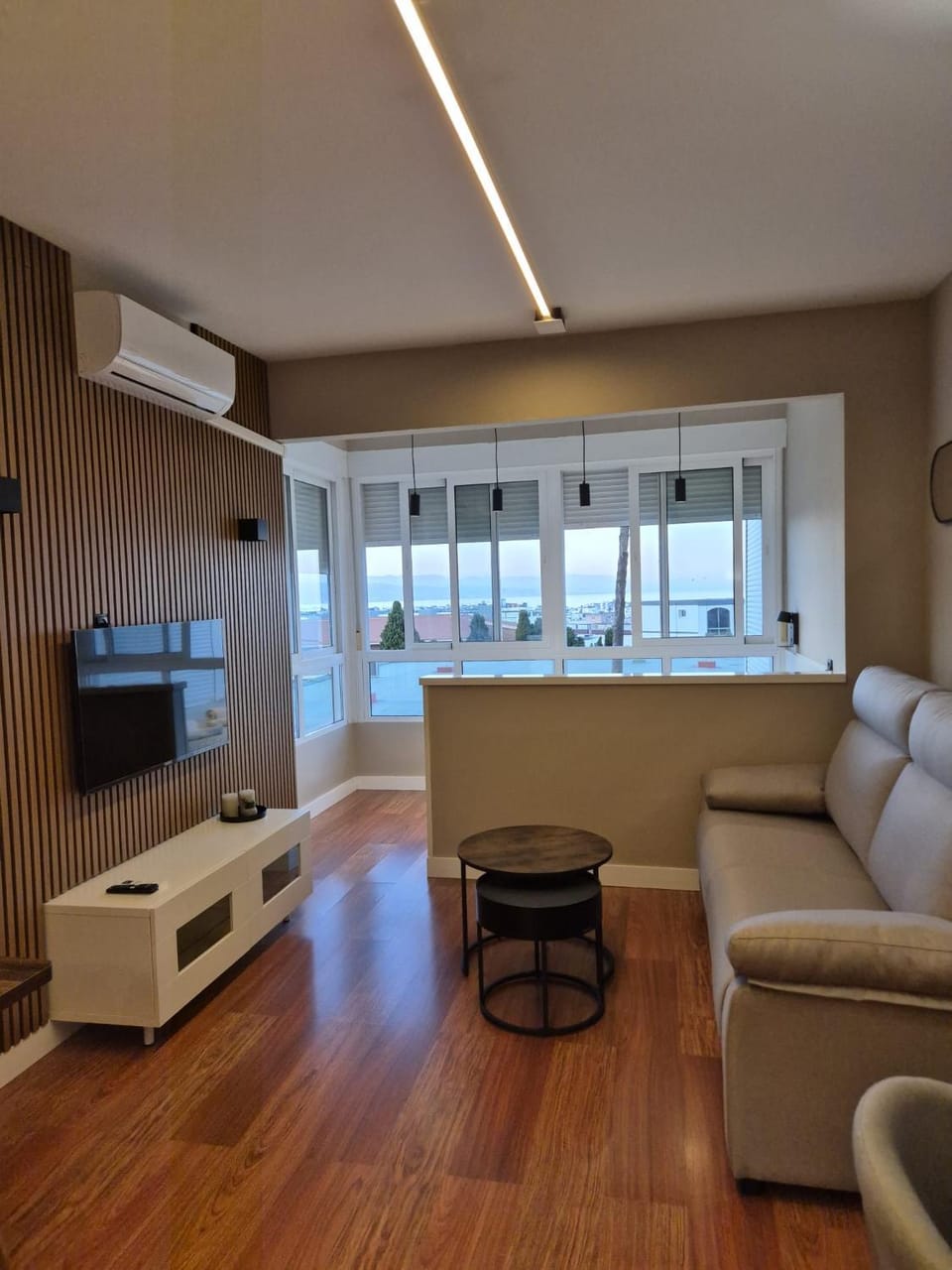 Living room, Photo of the whole room