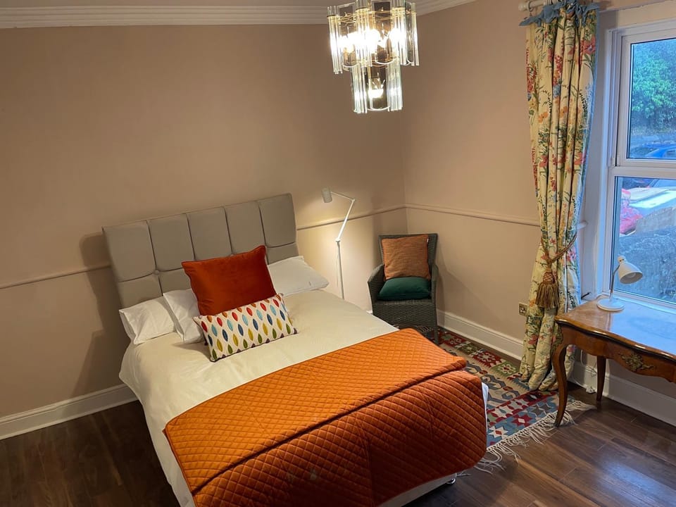 Newly refurbished 2 min walk from beach Bed and Breakfast in County Dublin