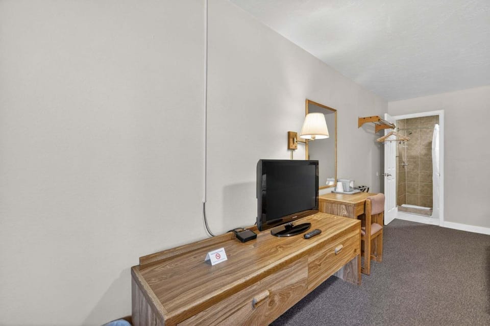 Eagle Motel Suite 106 House in Manitou Springs