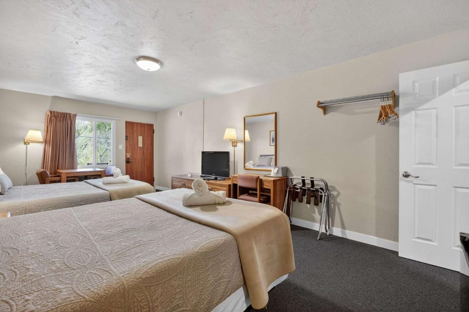Eagle Motel Suite 106 House in Manitou Springs