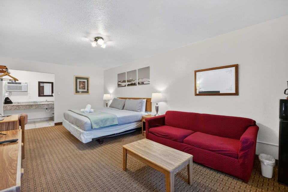 Eagle Motel Suite 107 House in Manitou Springs