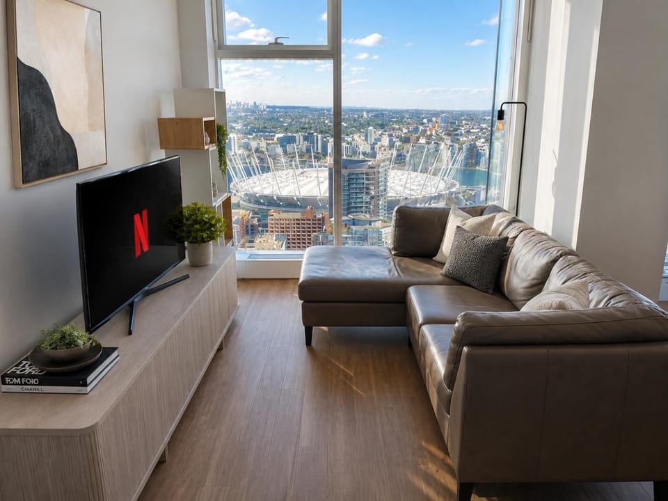 Beautiful 2 Bedroom Condo with Mountain and City Views Apartment in Vancouver