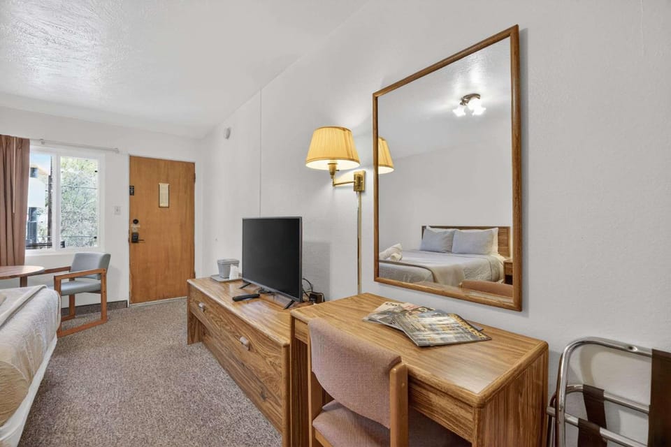 Eagle Motel Suite 108 House in Manitou Springs