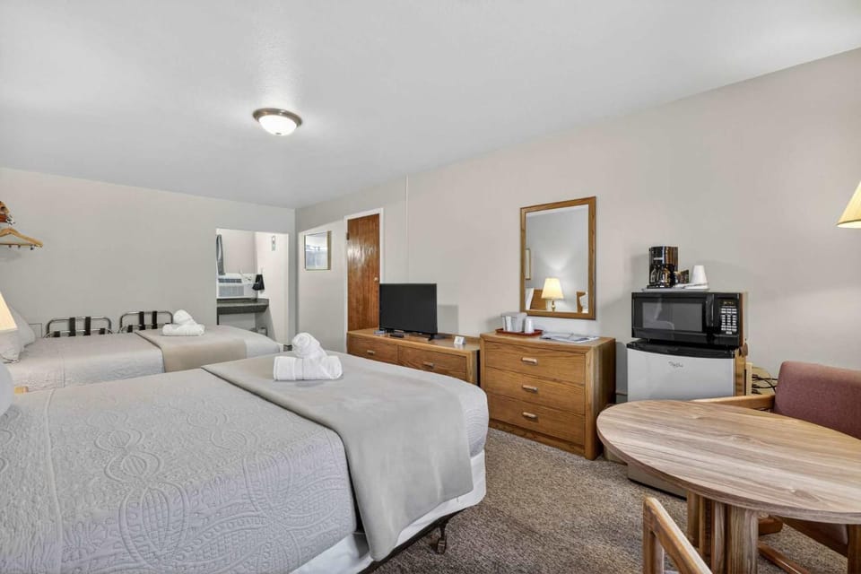 Eagle Motel Suite 110 House in Manitou Springs