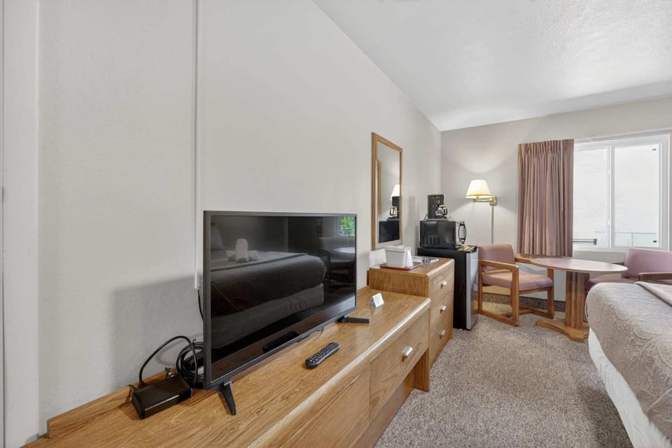 Eagle Motel Suite 110 House in Manitou Springs