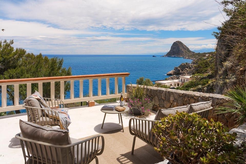 Patio, Nearby landmark, Natural landscape, View (from property/room), Balcony/Terrace, Living room, Sea view
