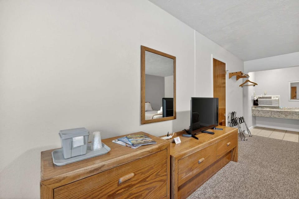 Eagle Motel Suite 111 House in Manitou Springs