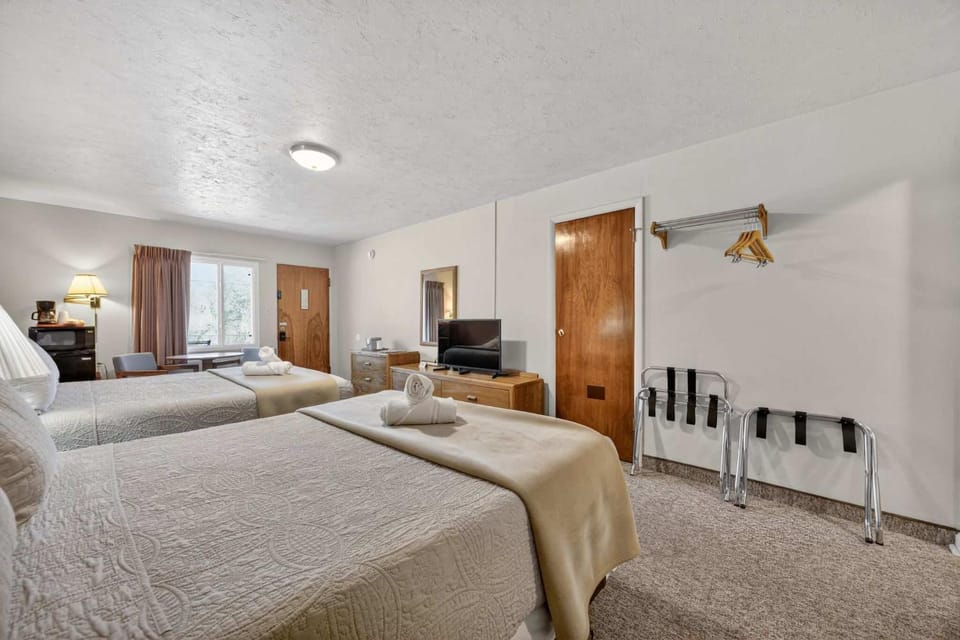 Eagle Motel Suite 111 House in Manitou Springs
