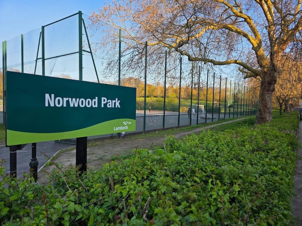 4 bedroom house 11minwalk W Norwood Station zone3 House in London Borough of Southwark