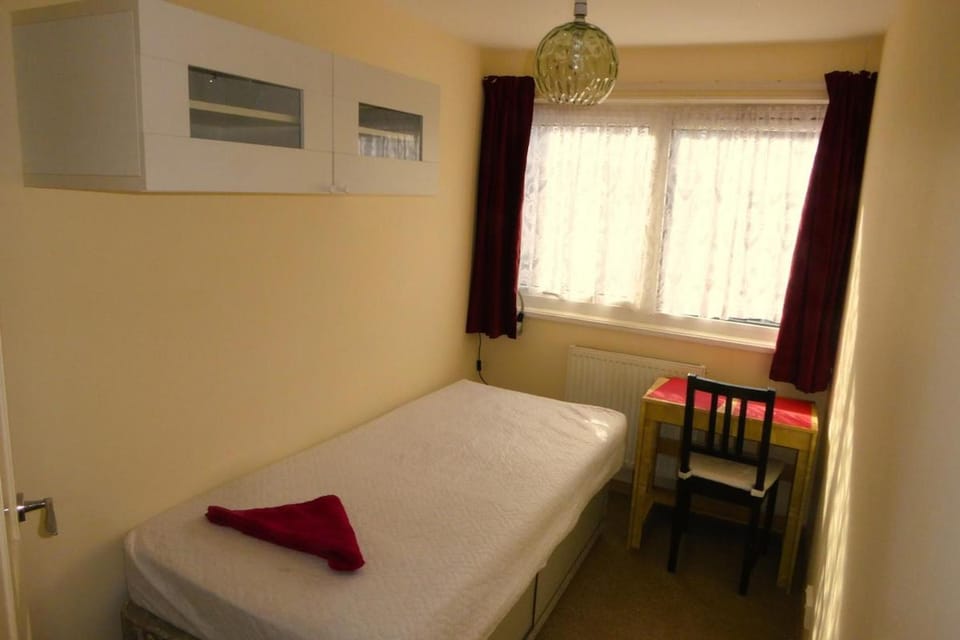 4 bedroom house 11minwalk W Norwood Station zone3 House in London Borough of Southwark