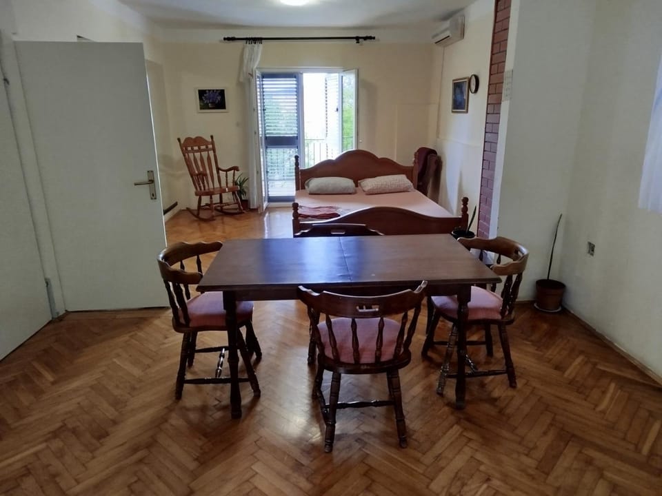 Pineapple Apartment in Montenegro