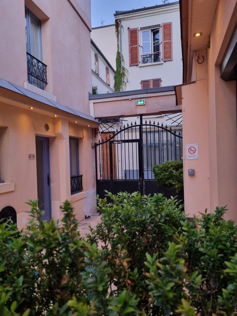 Facade/entrance