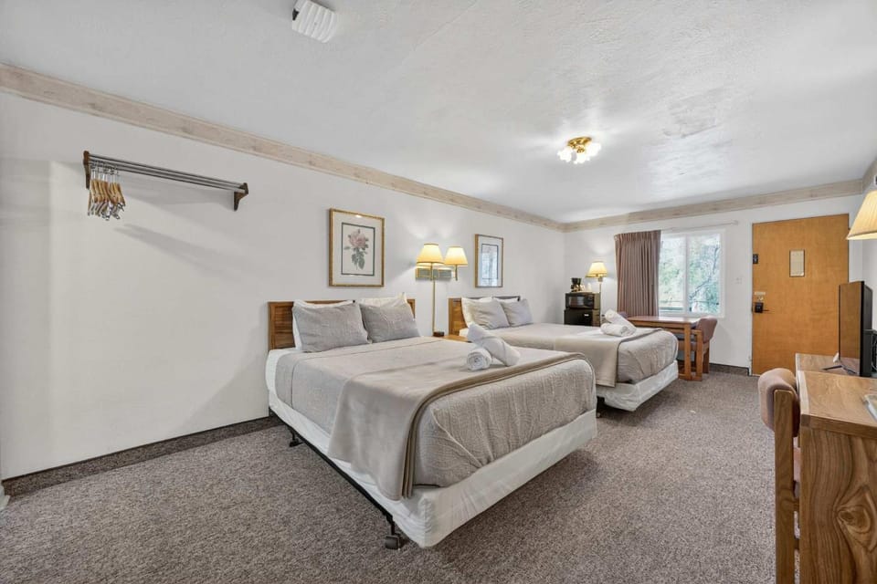Eagle Motel Suite 112 House in Manitou Springs