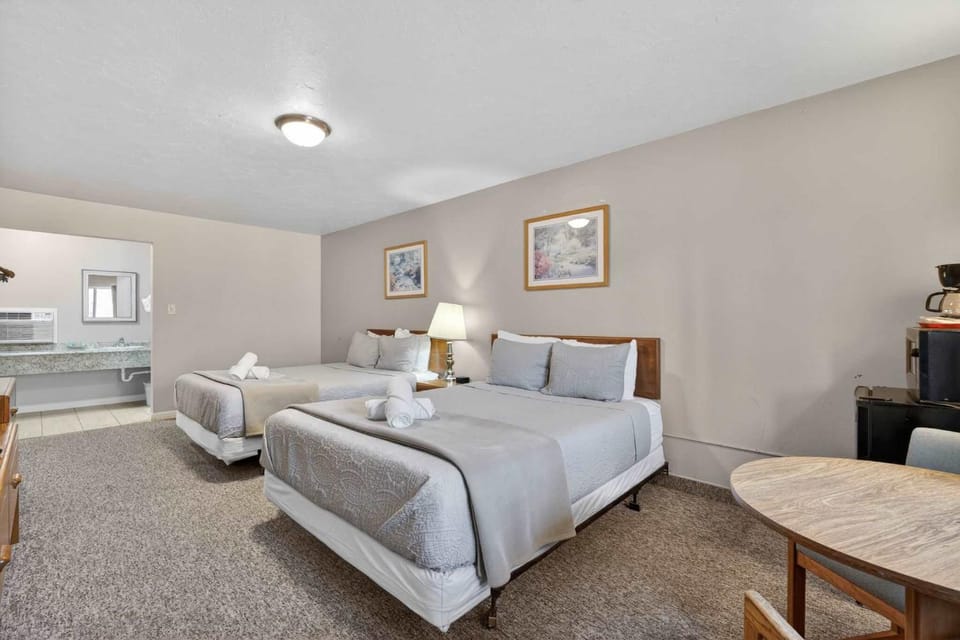 Eagle Motel Suite 114 House in Manitou Springs