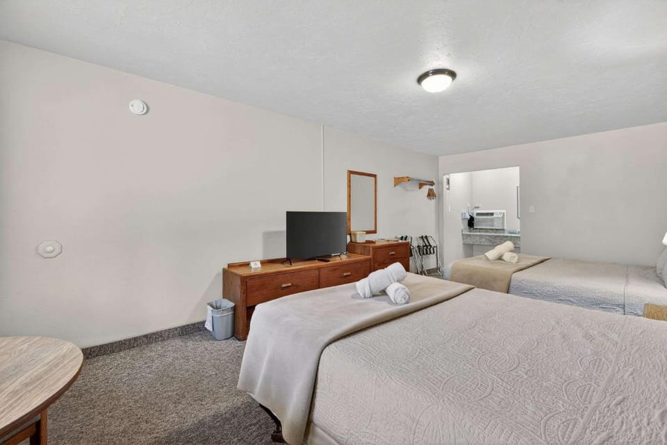 Eagle Motel Suite 114 House in Manitou Springs