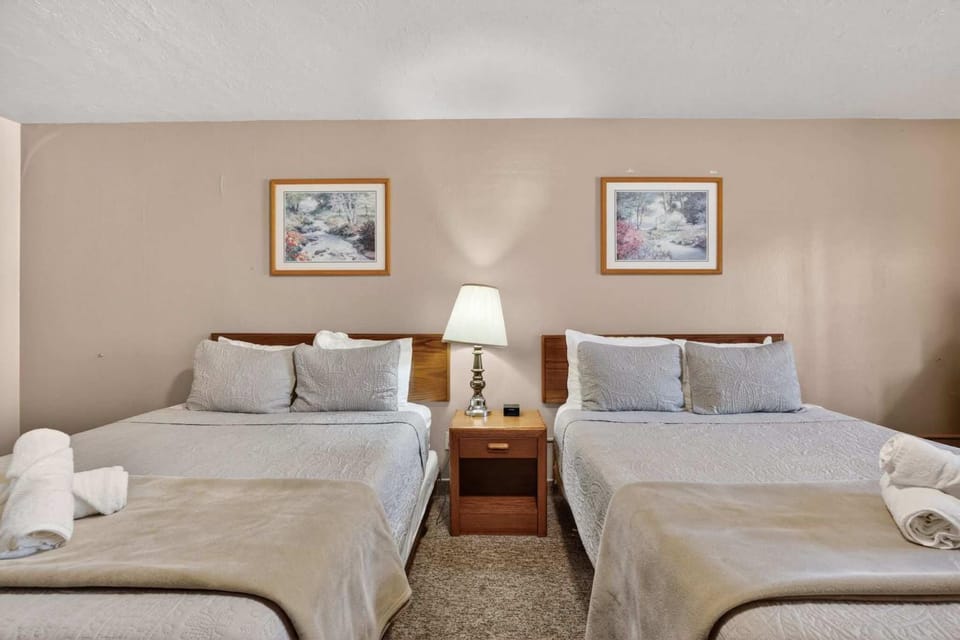 Eagle Motel Suite 114 House in Manitou Springs