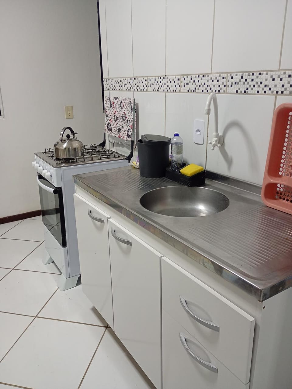 Kitchen or kitchenette, pet friendly, stove