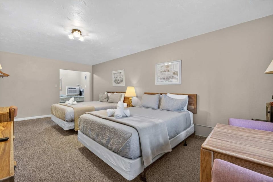 Eagle Motel Suite 115 House in Manitou Springs