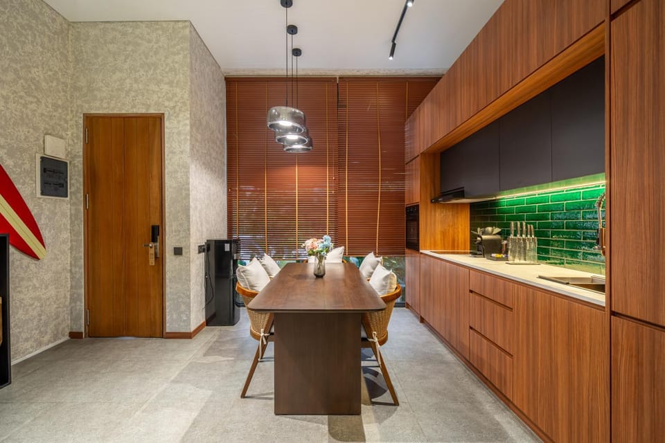 Kitchen or kitchenette, Dining area