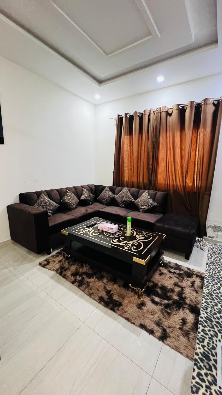 Fully Furnished Family House Villa in Lahore
