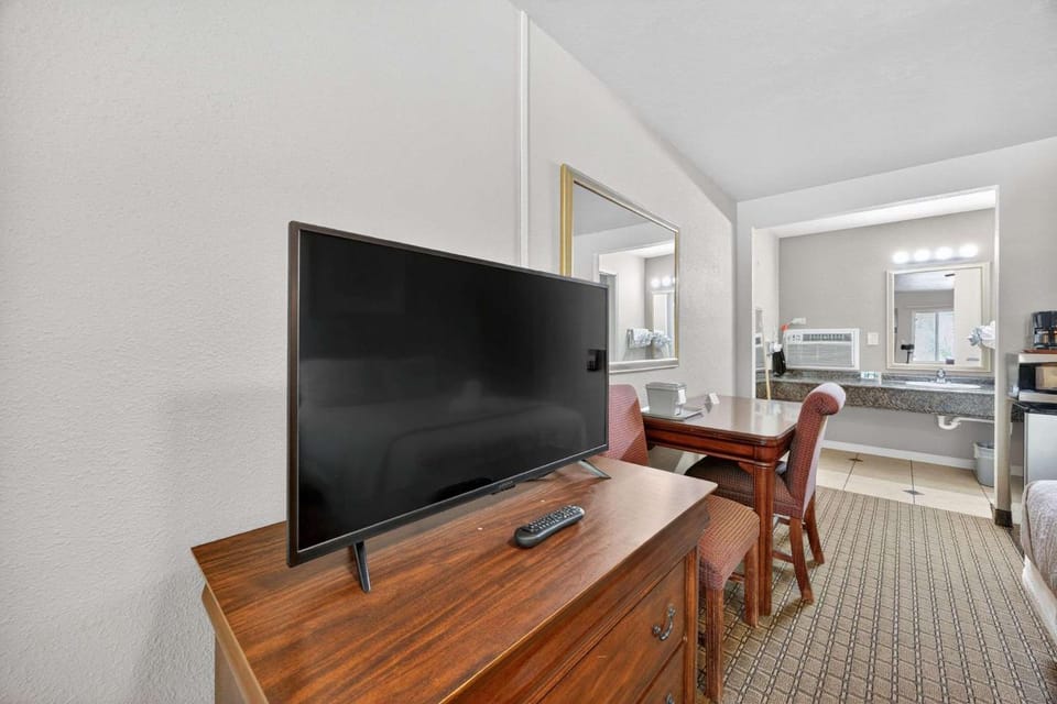 Eagle Motel Suite 118 House in Manitou Springs