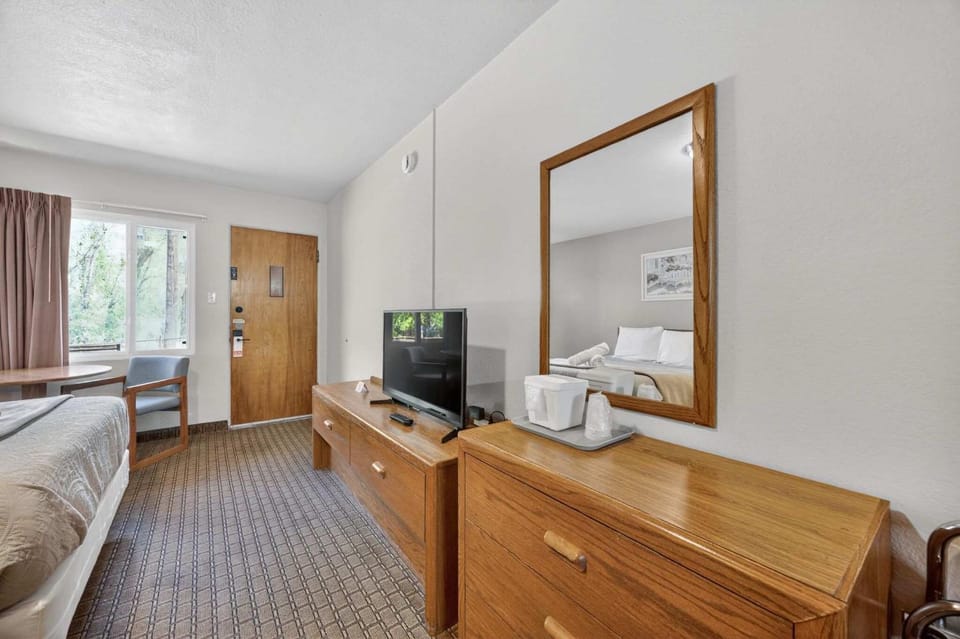 Eagle Motel Suite 120 House in Manitou Springs