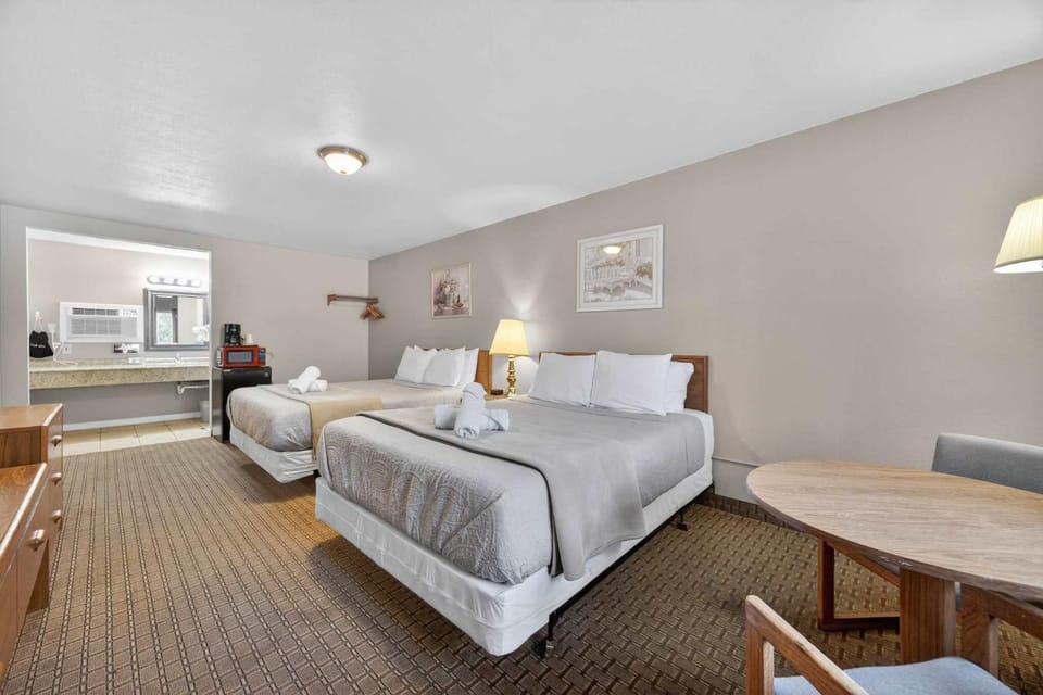 Eagle Motel Suite 120 House in Manitou Springs
