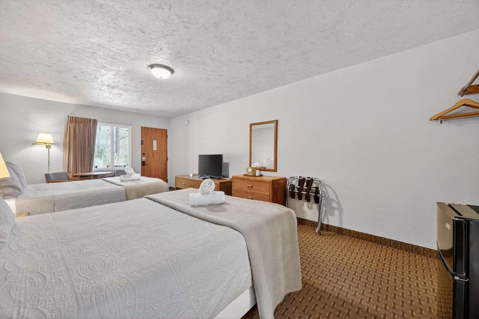 Eagle Motel Suite 121 House in Manitou Springs