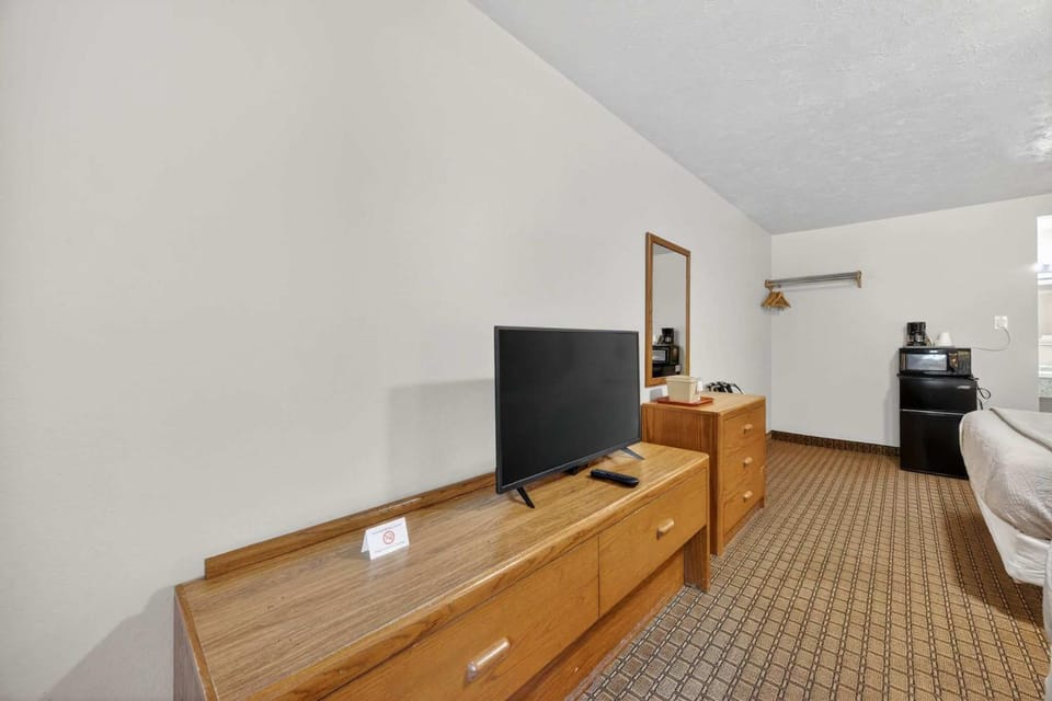Eagle Motel Suite 121 House in Manitou Springs