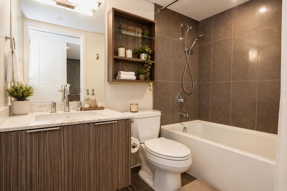 Central 2 Bedroom Apartment on Davie Street Apartment in Vancouver