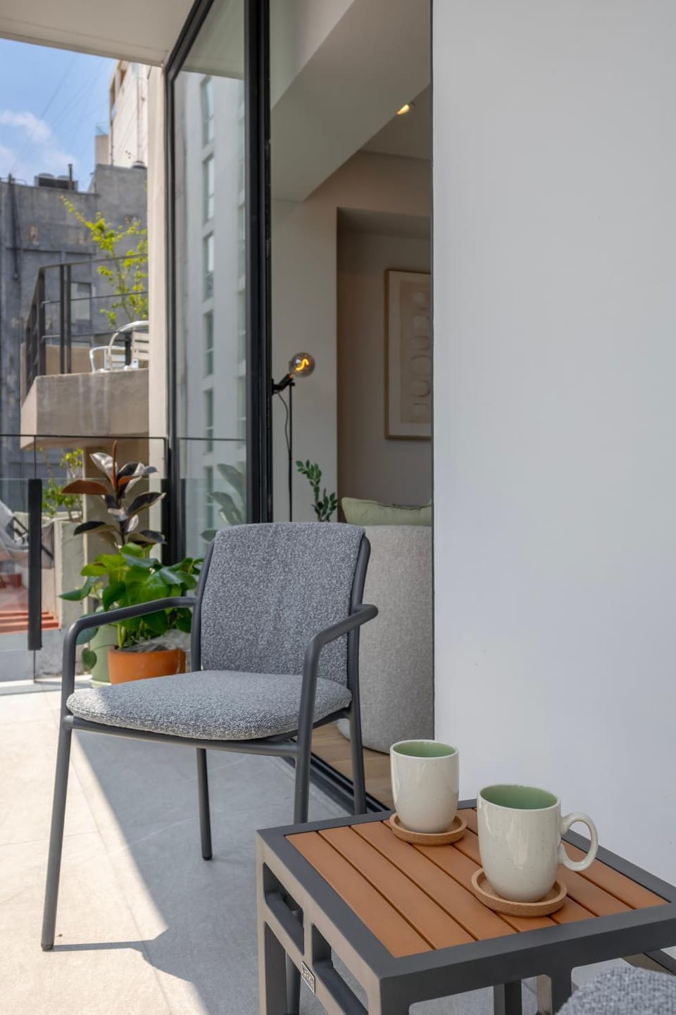 Day, View (from property/room), Balcony/Terrace, Seating area, Dining area, City view, Time of day