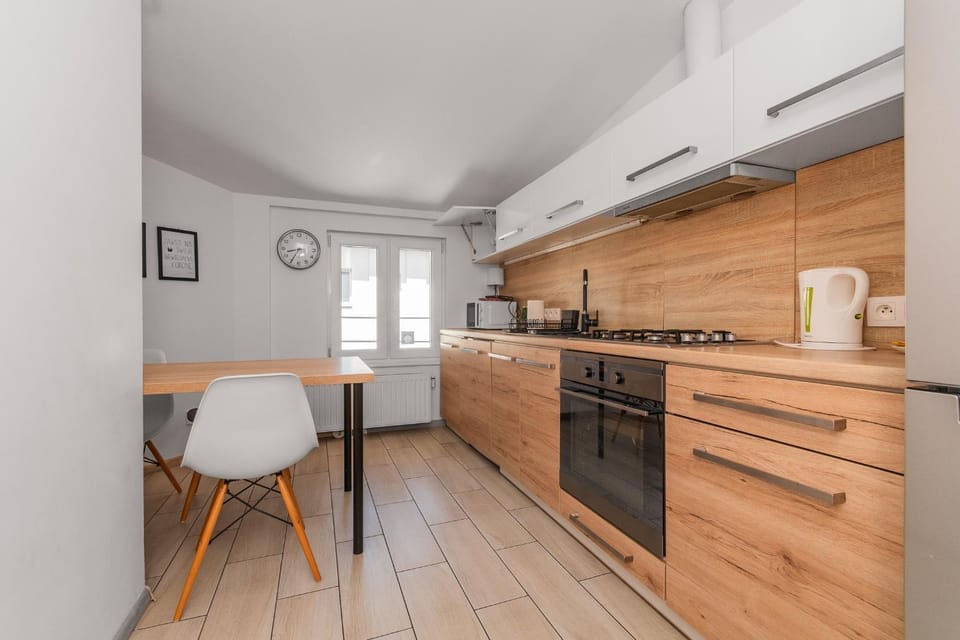 Kitchen or kitchenette, Dining area, dishwasher, oven, stove