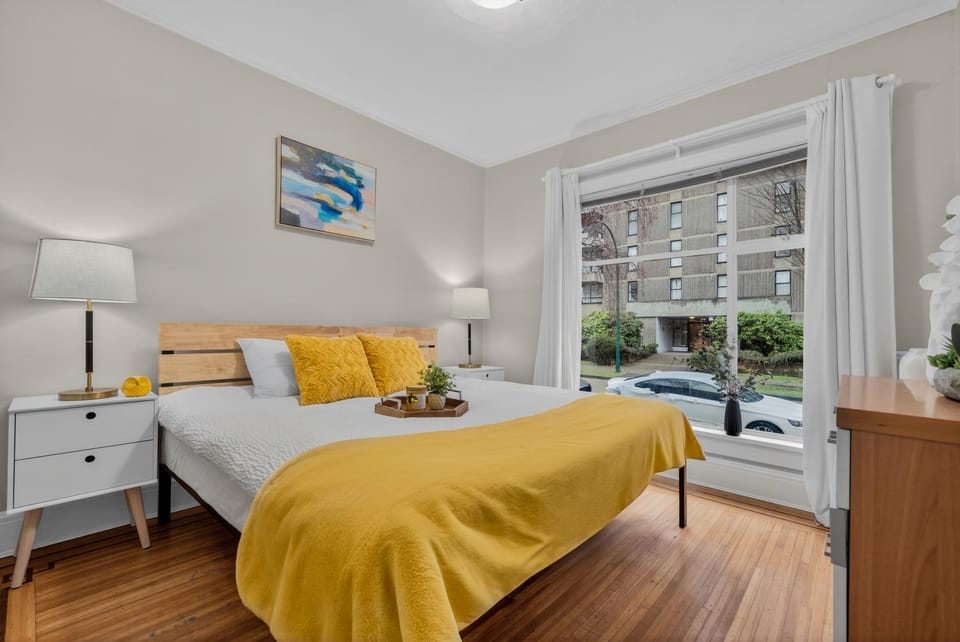 Bright 2BR Apartment in the West End Apartment in Vancouver