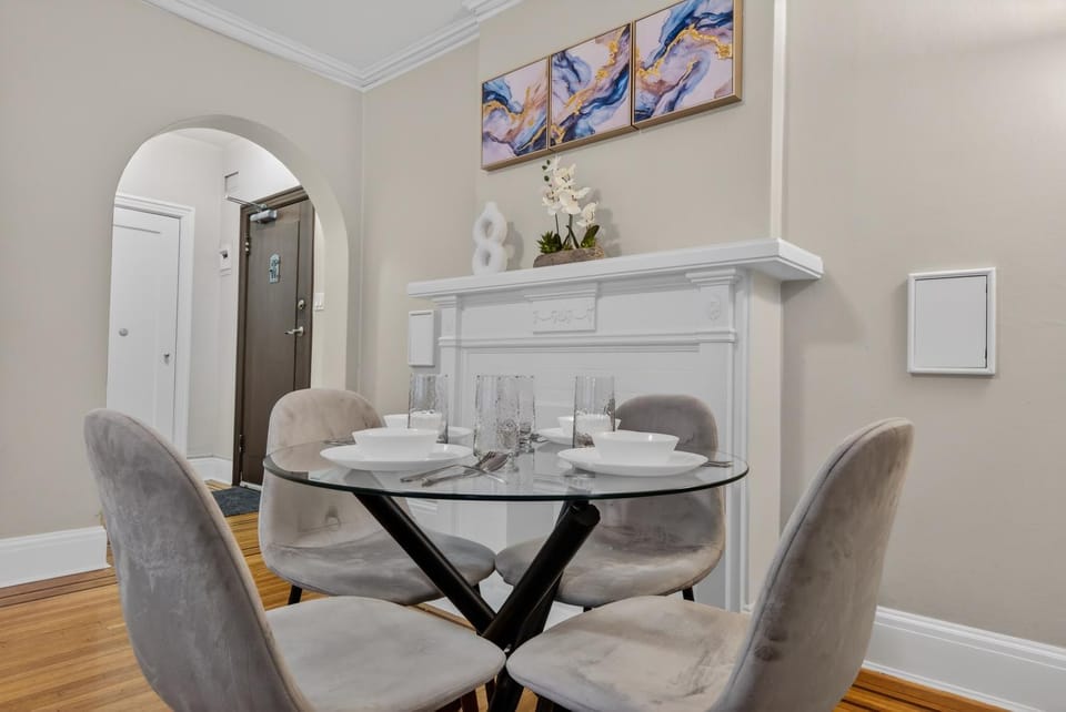 Bright 2BR Apartment in the West End Apartment in Vancouver