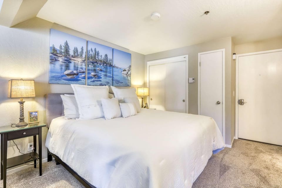 Cozy Tahoe Village Studio Near Heavenly Ski Resort House in Kingsbury