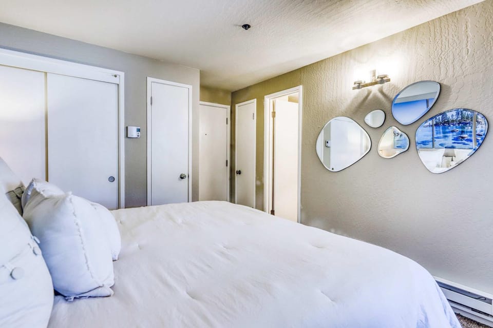 Cozy Tahoe Village Studio Near Heavenly Ski Resort House in Kingsbury
