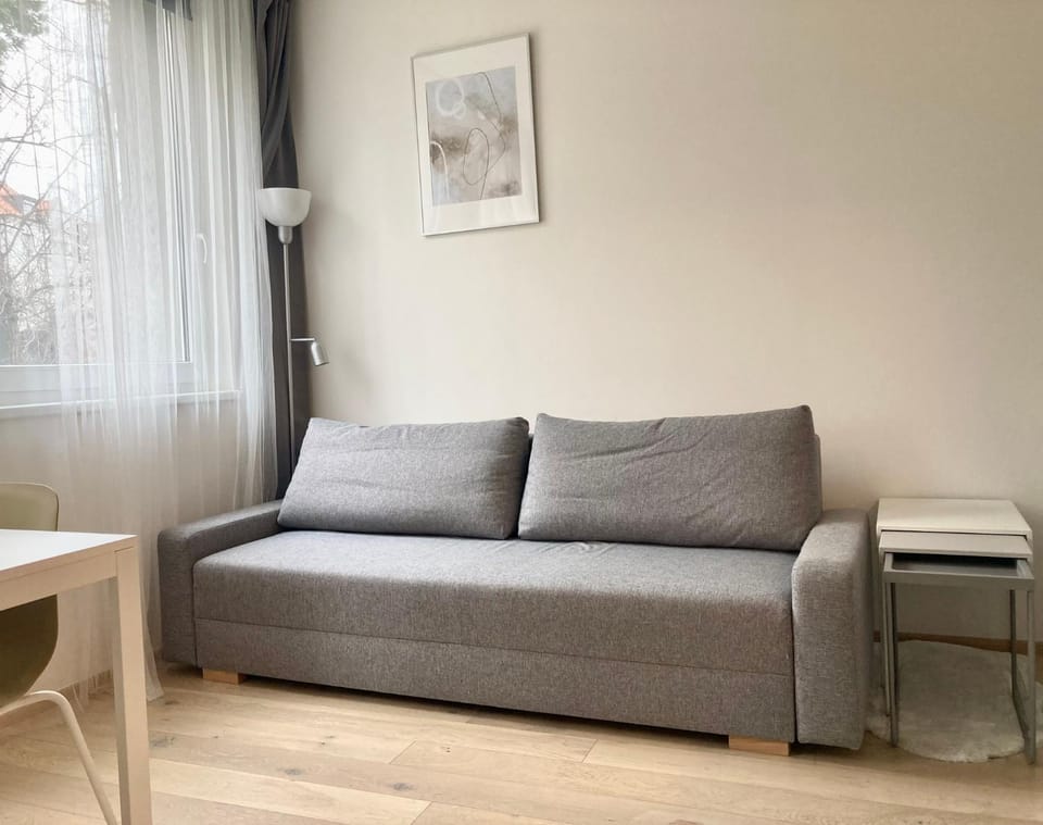 Aldora - Smart Compact Studio with AirCon - Top Location Vinohrady Apartment in Prague